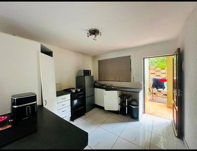 2 BEDROOM APARTMENT FOR SALE IN MONTCLAIR